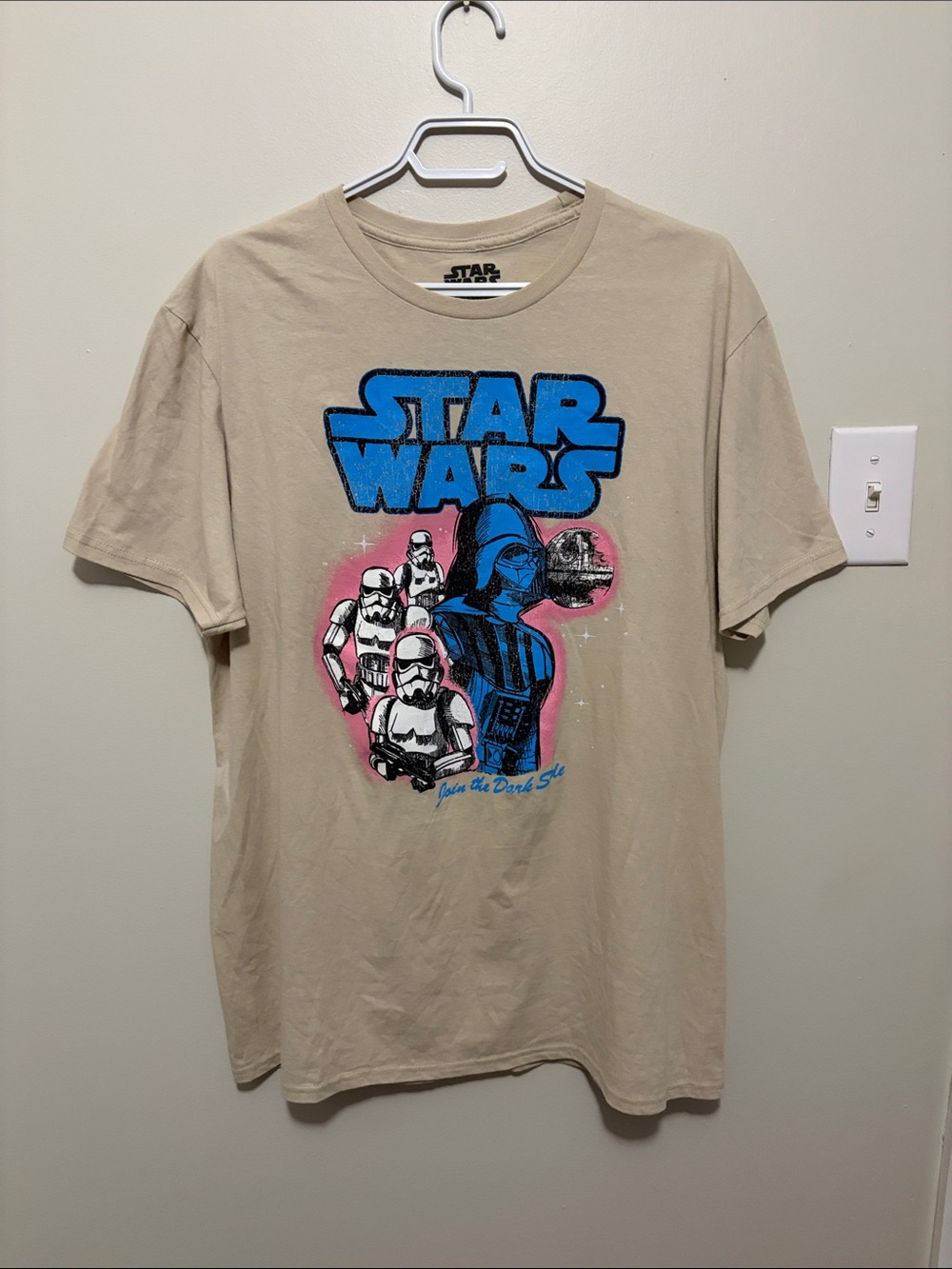 Star Wars Men’s Tan Graphic T-Shirt with Blue & Pink Print